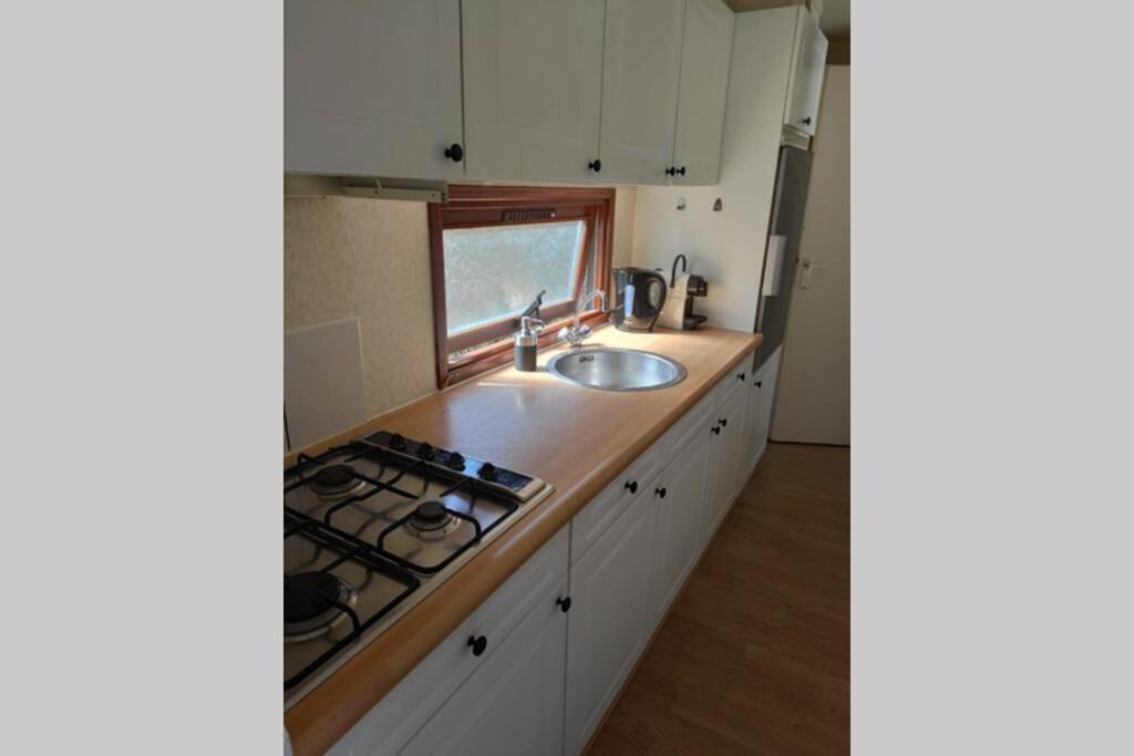 Een Gezellige Chalet Met Zonnige Buitenruimte Op De Veluwe! Villa Путен Екстериор снимка