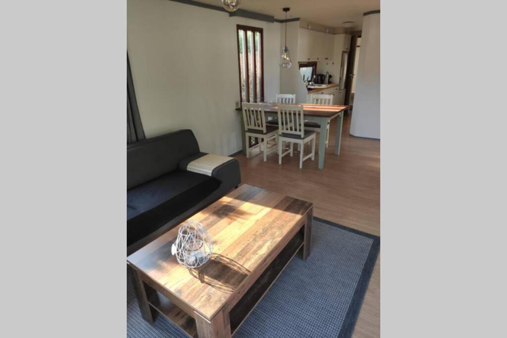 Een Gezellige Chalet Met Zonnige Buitenruimte Op De Veluwe! Villa Путен Екстериор снимка